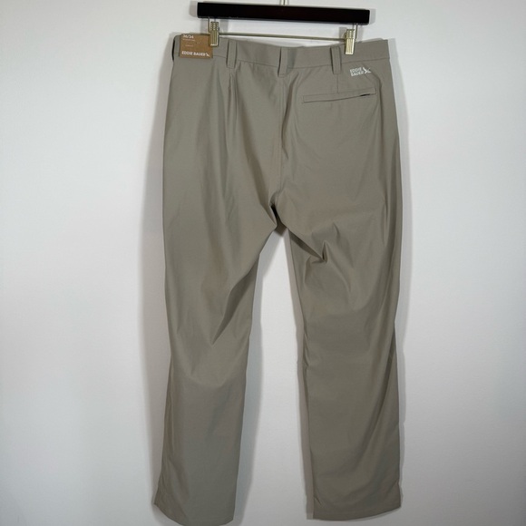 NWT Eddie Bauer Men’s MR Takeoff Chino Classic Fit Light Khaki Pants 36x34 - Picture 3 of 7